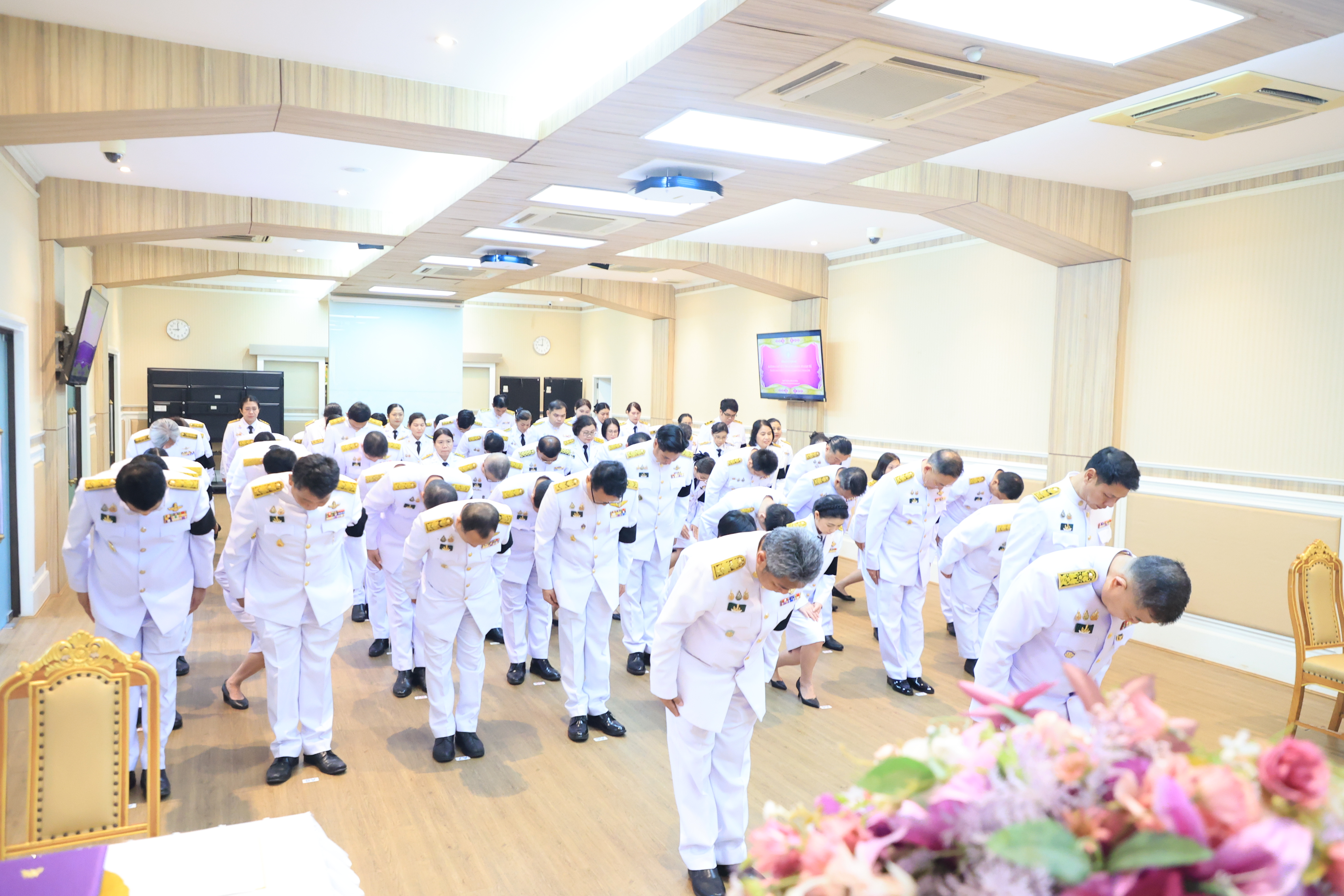 title - เลขาธิการ ส.ป.ก. ลงนามถวายพระพร สมเด็จพระนางเจ้าฯ พระบรมราชินี เนื่องในโอกาสวันเฉลิมพระชนมพรรษา 48 พรรษา 3 มิถุนายน 2568 ณ กระทรวงเกษตรและสหกรณ์